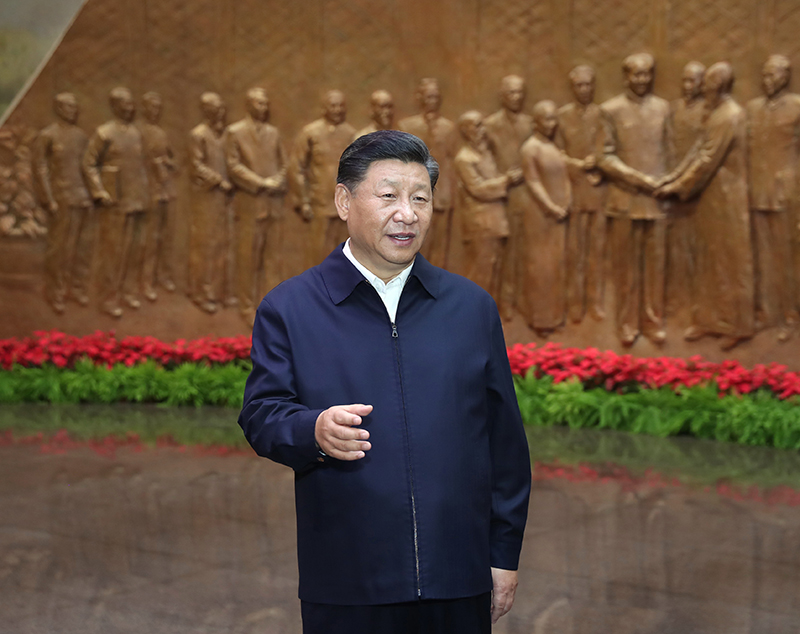 9月12日，中共中央總書記、國家主席、中央軍委主席習(xí)近平視察中共中央北京香山革命紀(jì)念地。這是習(xí)近平在香山革命紀(jì)念館參觀《為新中國奠基》主題展覽，并發(fā)表重要講話。